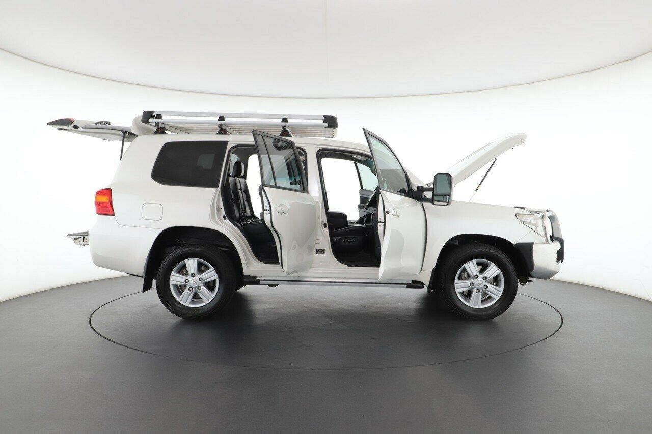Toyota Landcruiser image 2