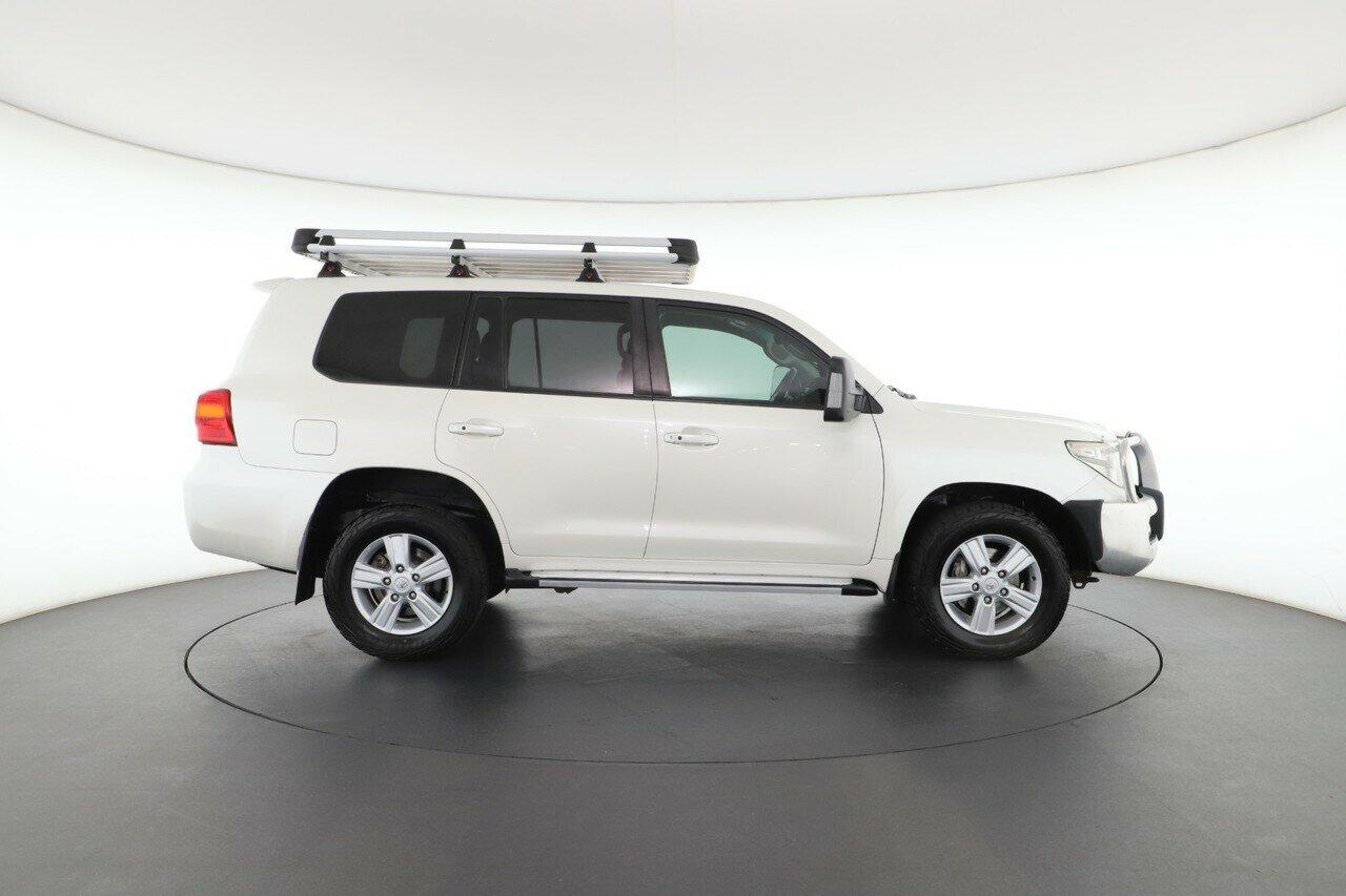Toyota Landcruiser image 3