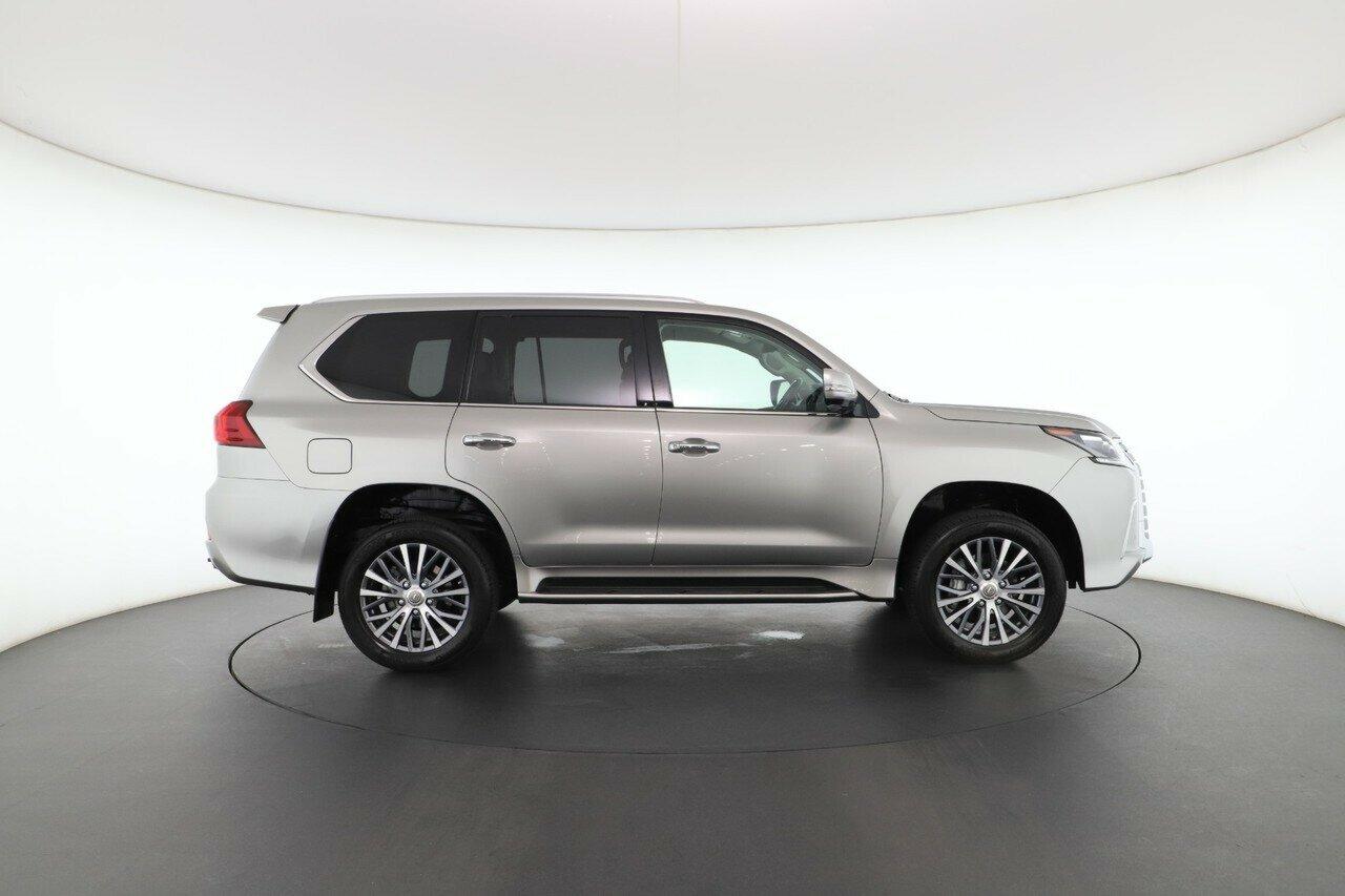Lexus Lx image 2