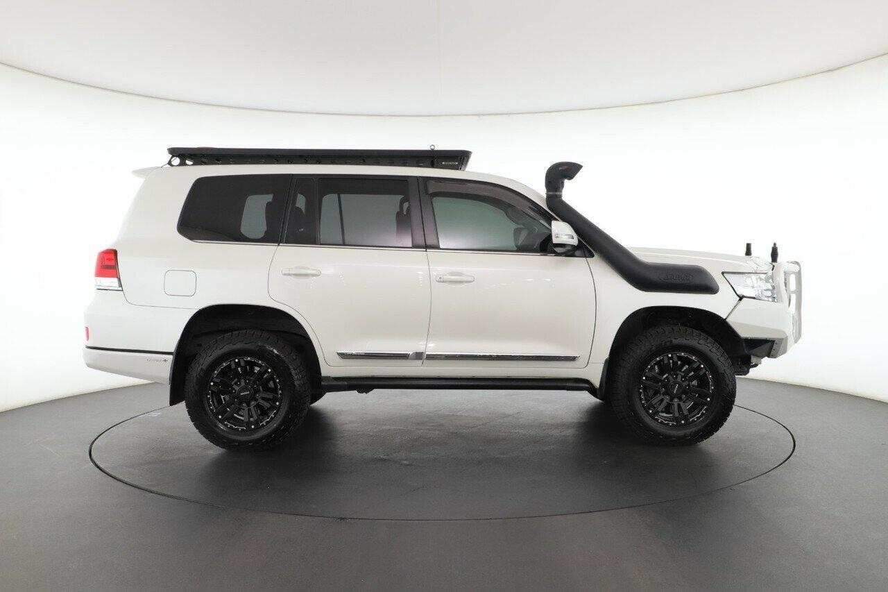 Toyota Landcruiser image 2