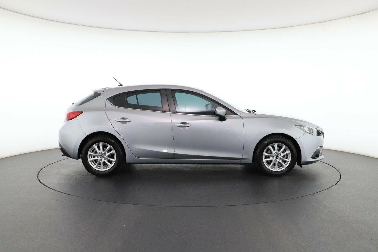 Mazda 3 image 2
