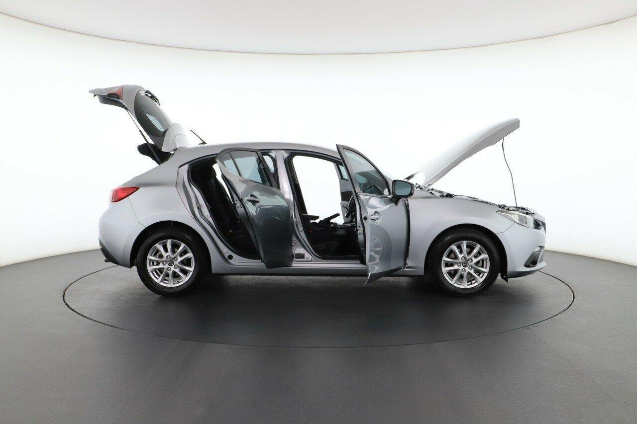 Mazda 3 image 3