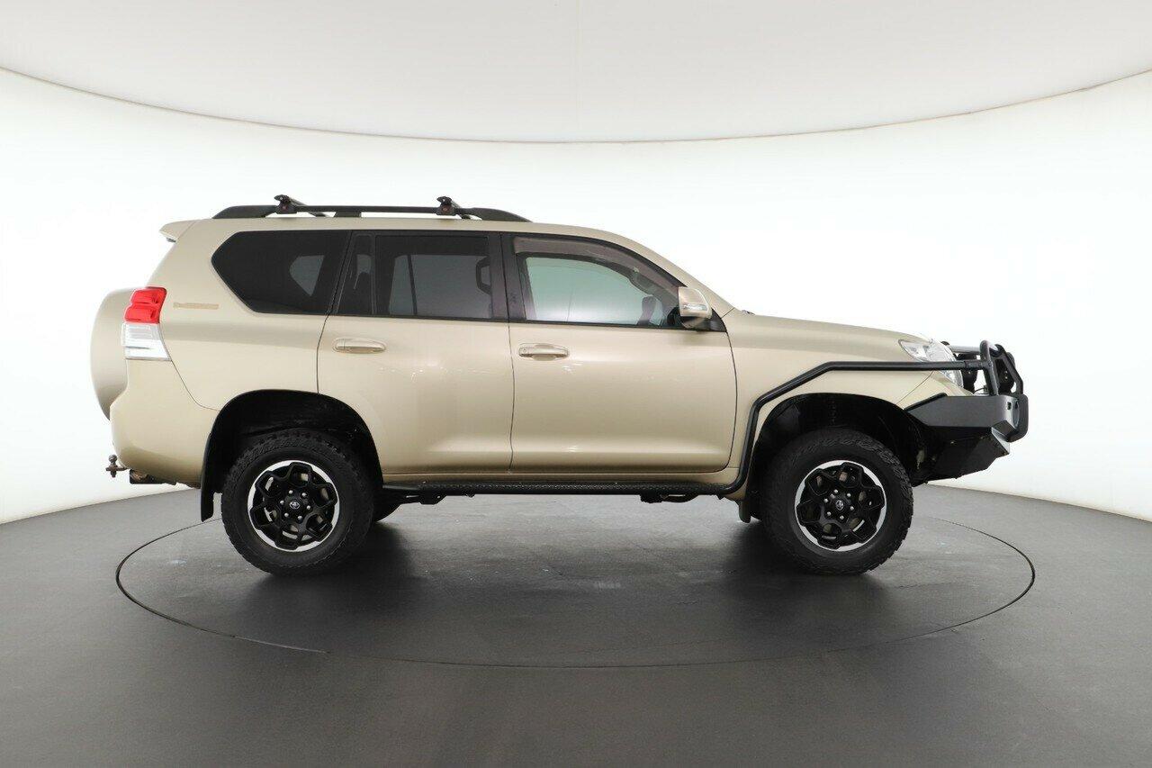 Toyota Landcruiser Prado image 2