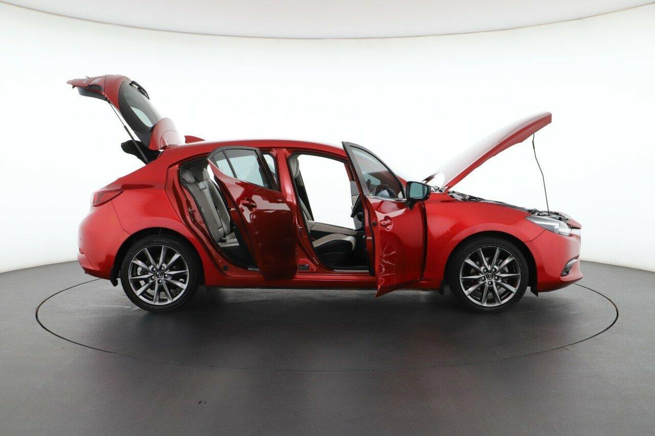 Mazda 3 image 2