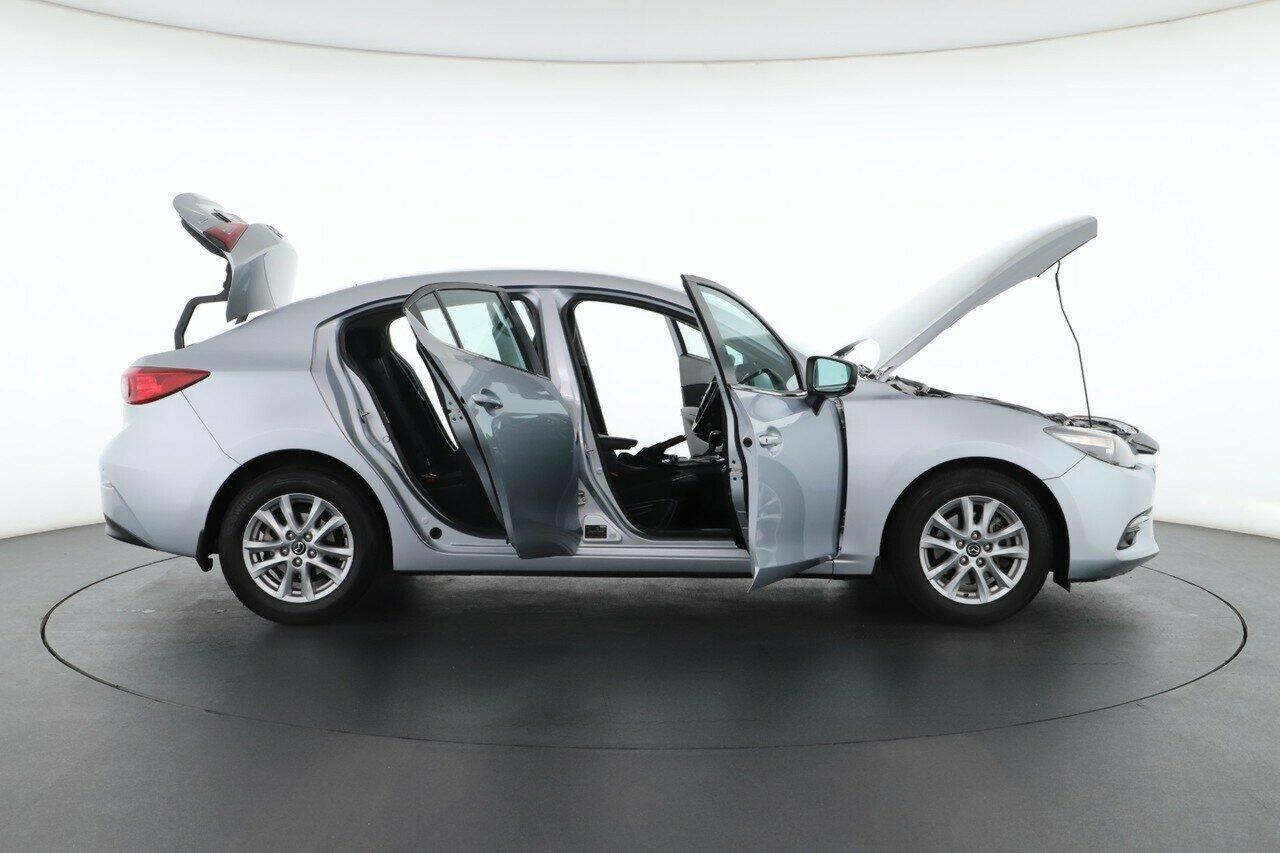 Mazda 3 image 2