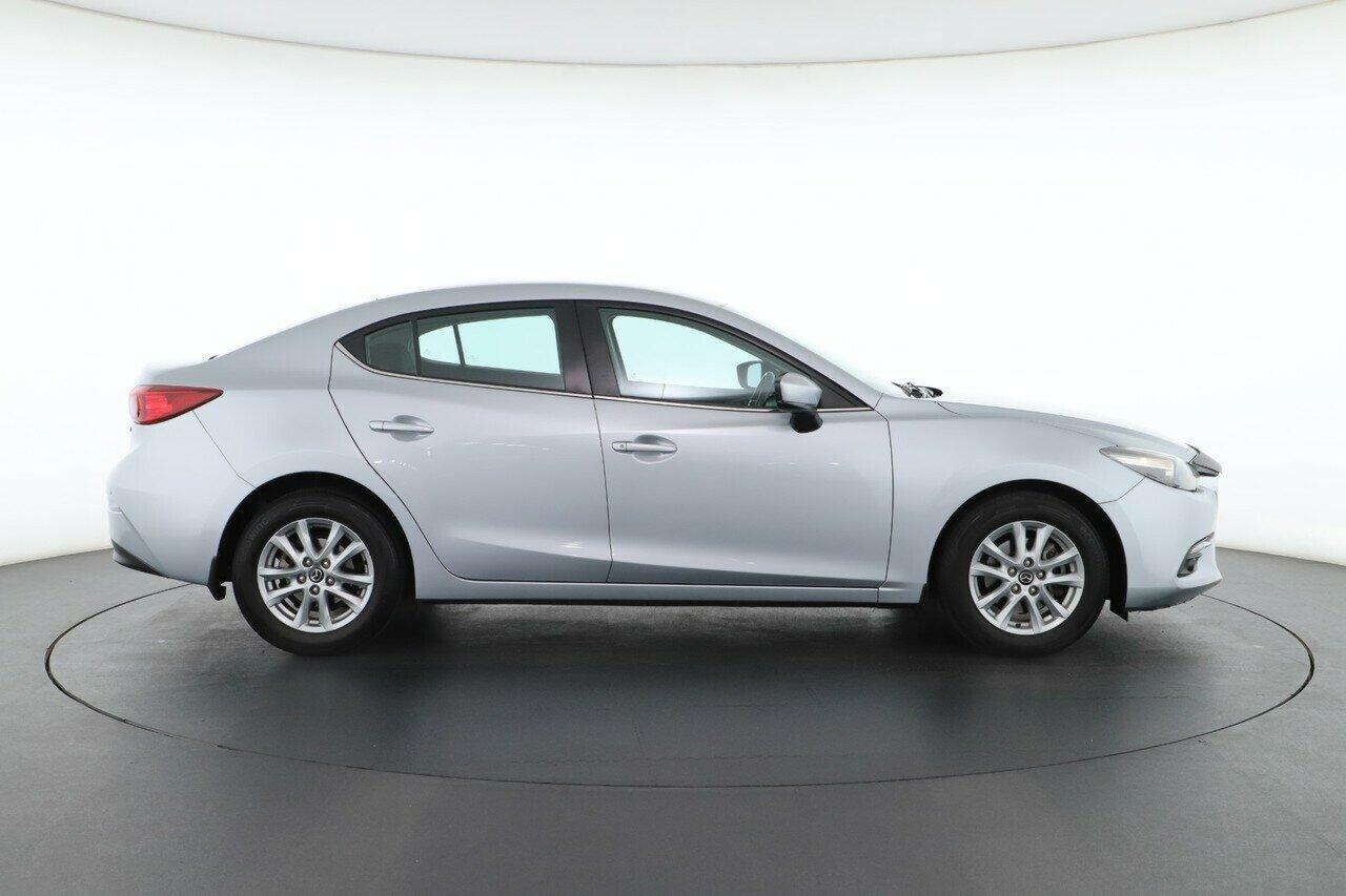 Mazda 3 image 3