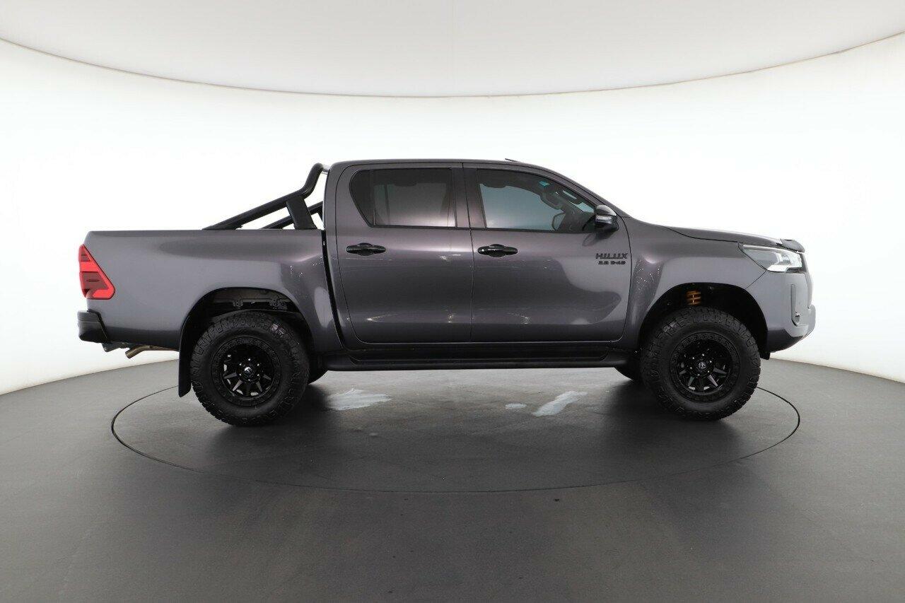 Toyota Hilux image 3