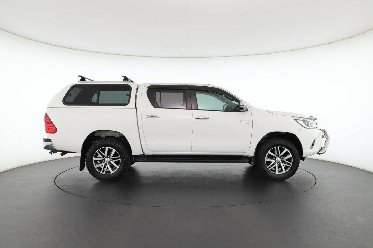 Toyota Hilux image 2