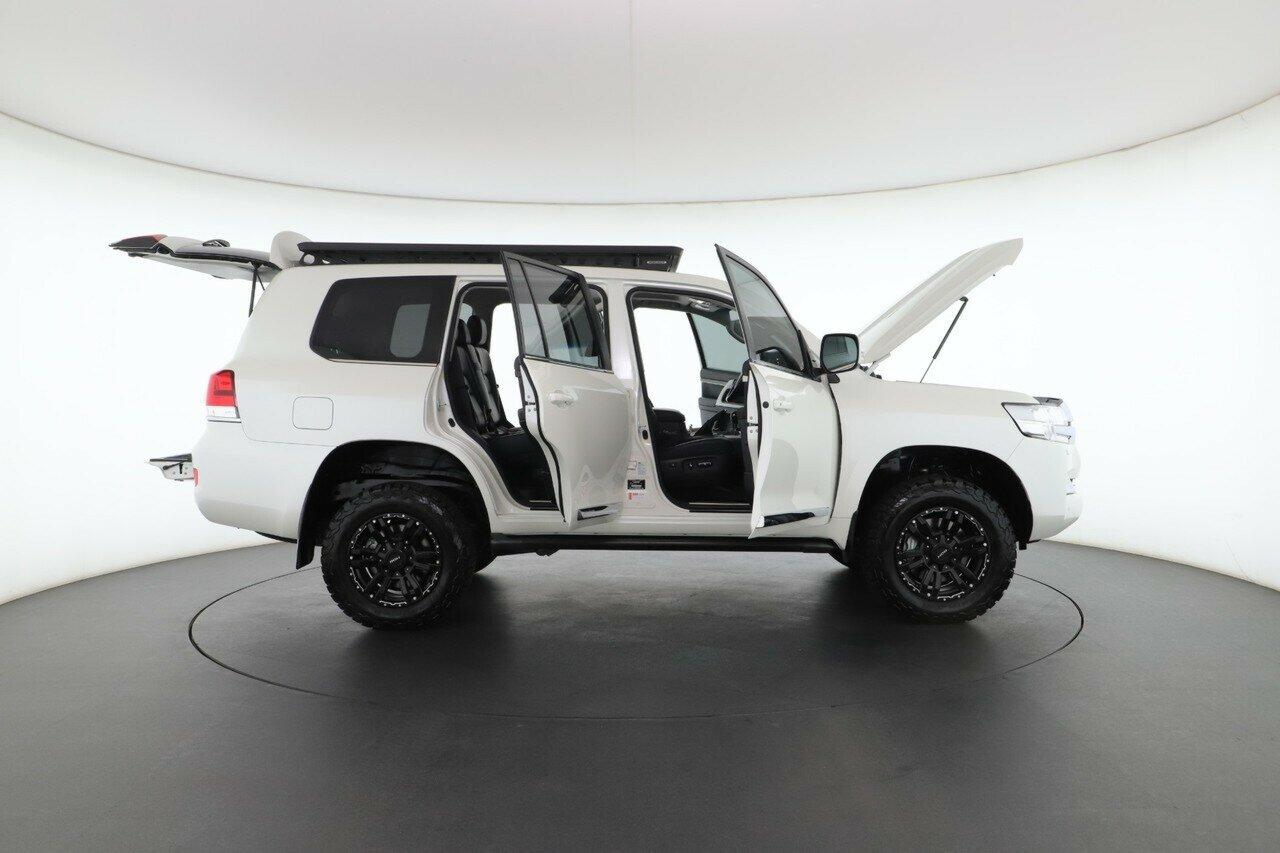 Toyota Landcruiser image 2