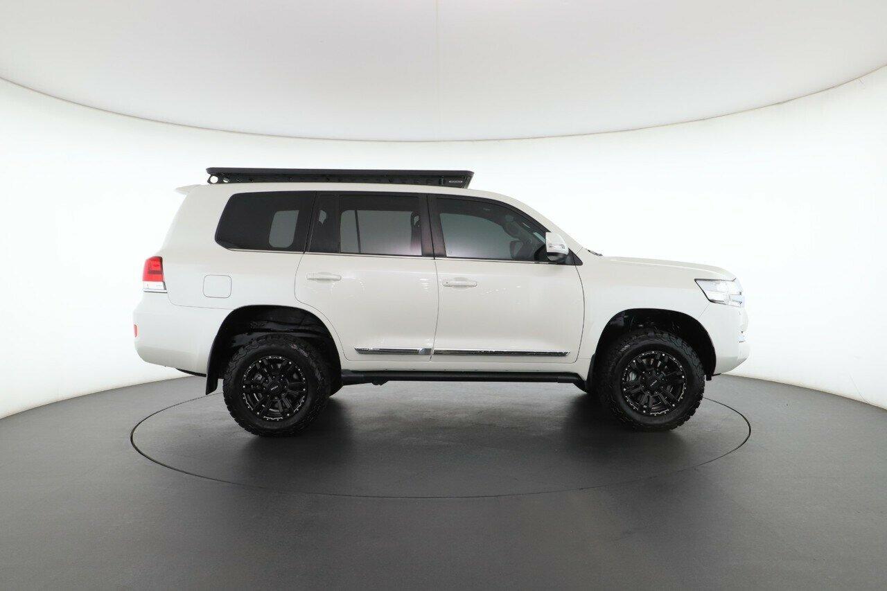 Toyota Landcruiser image 3