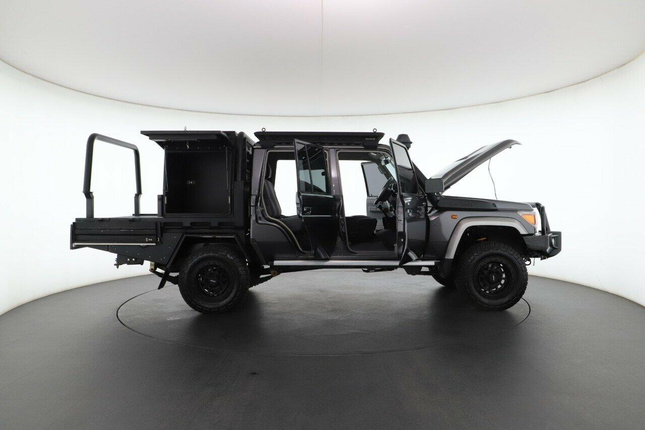 Toyota Landcruiser image 2