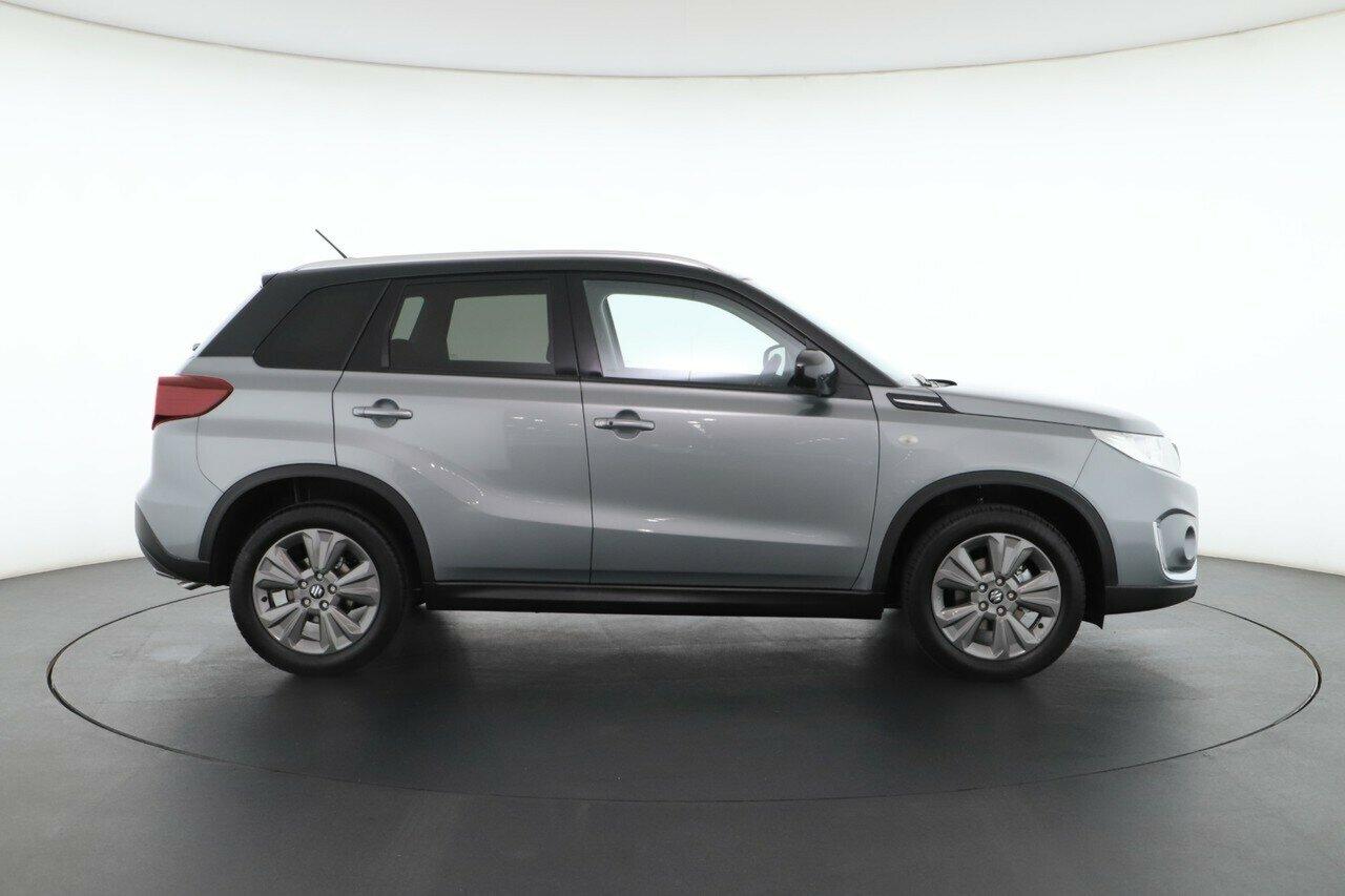 Suzuki Vitara image 2