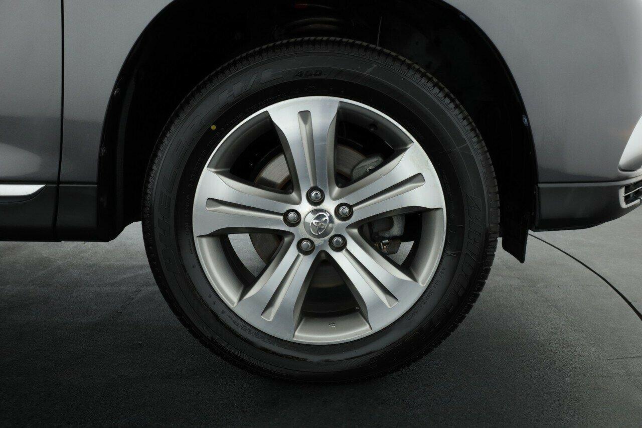 Toyota Kluger image 3