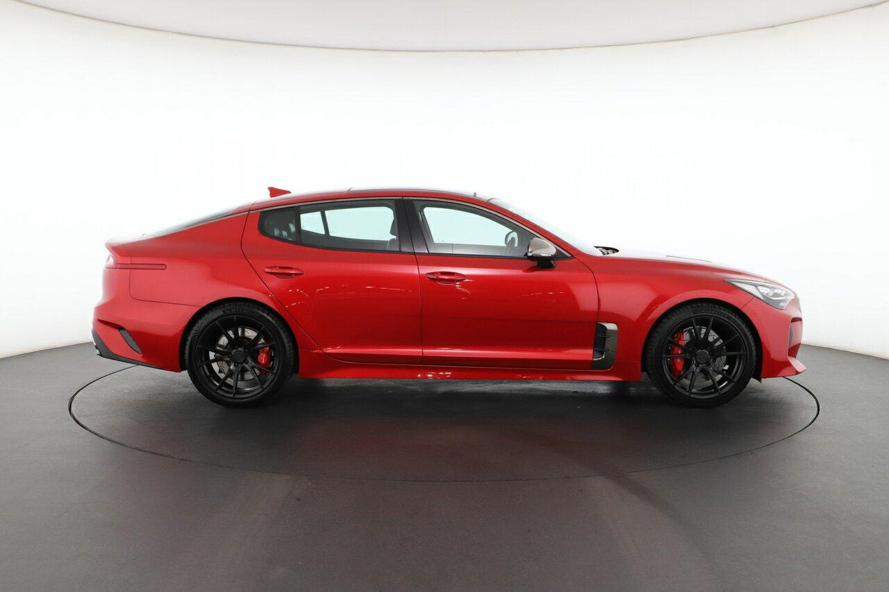 Kia Stinger image 2