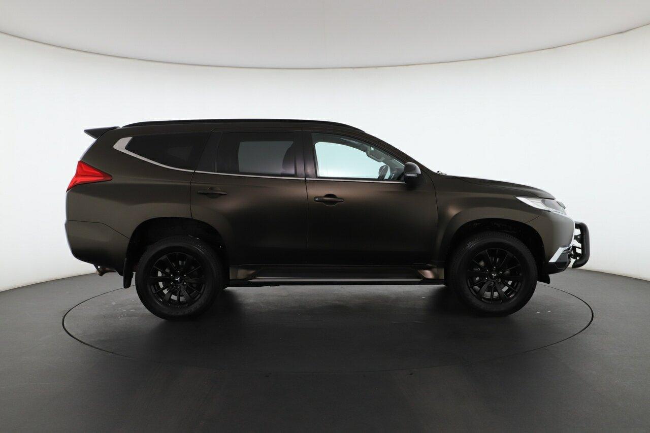 Mitsubishi Pajero Sport image 2