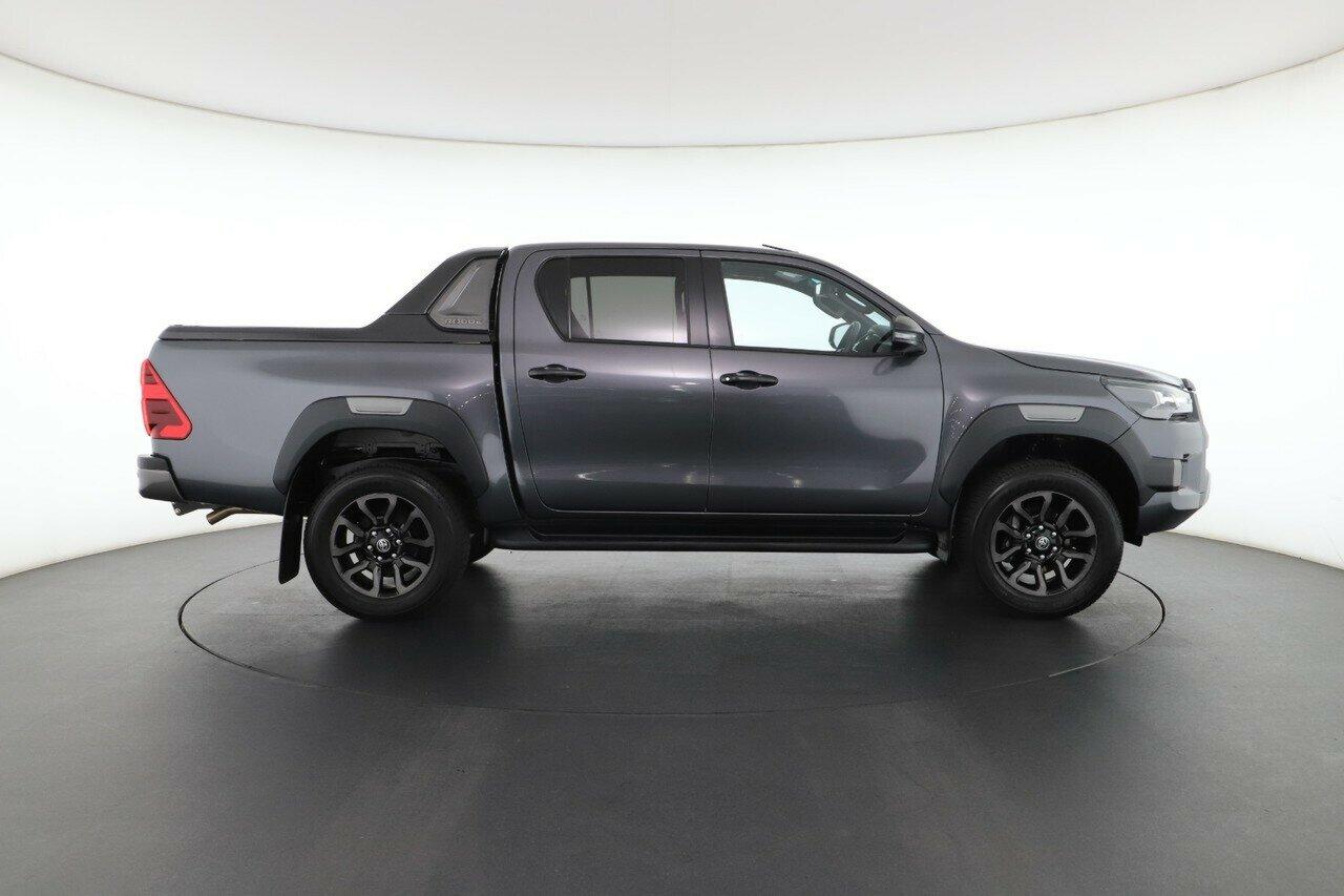Toyota Hilux image 3