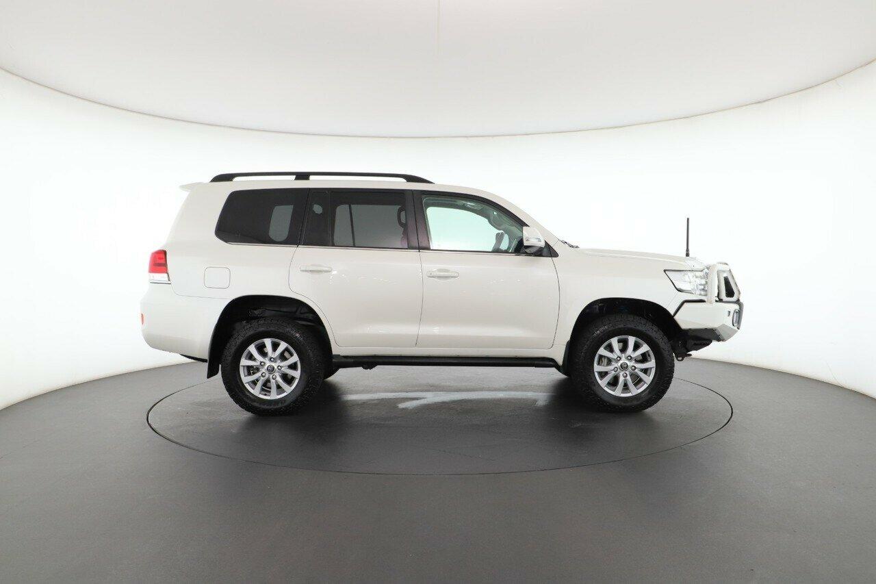 Toyota Landcruiser image 2