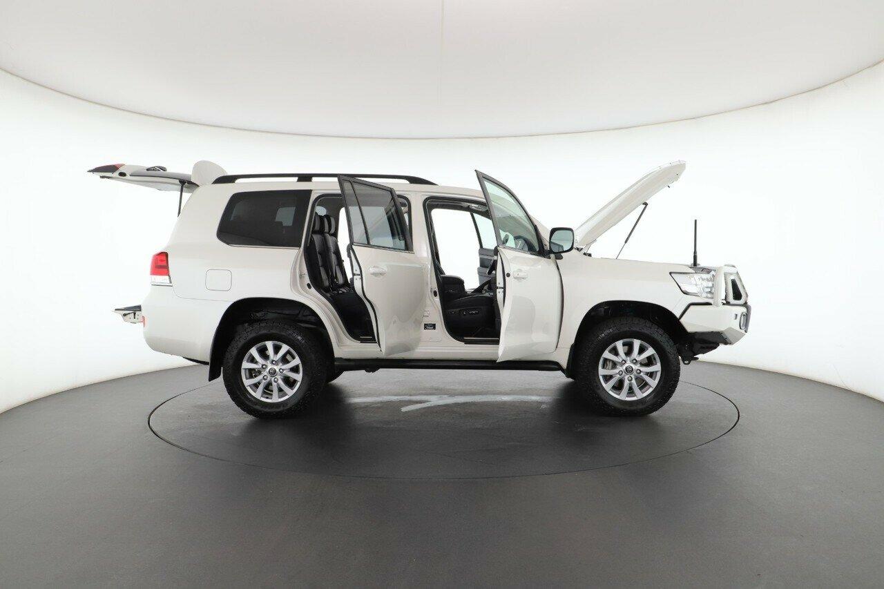 Toyota Landcruiser image 3