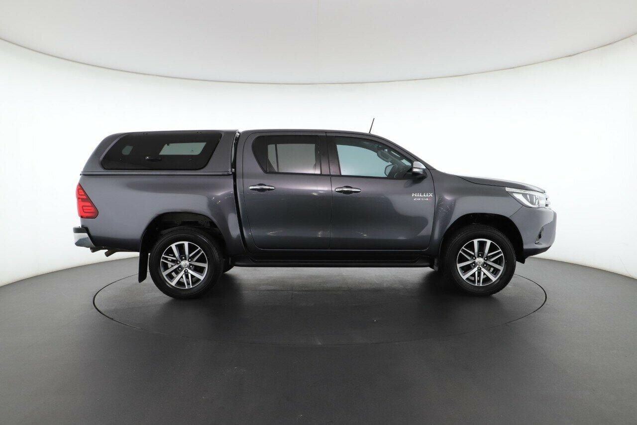 Toyota Hilux image 2