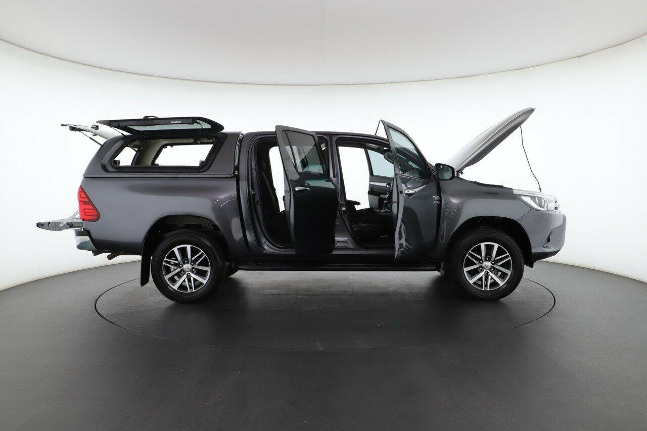 Toyota Hilux image 3