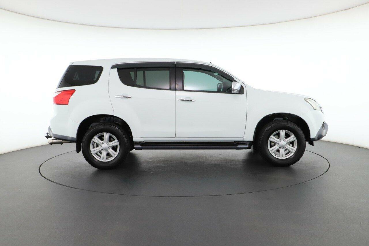 Isuzu Mu-x image 3