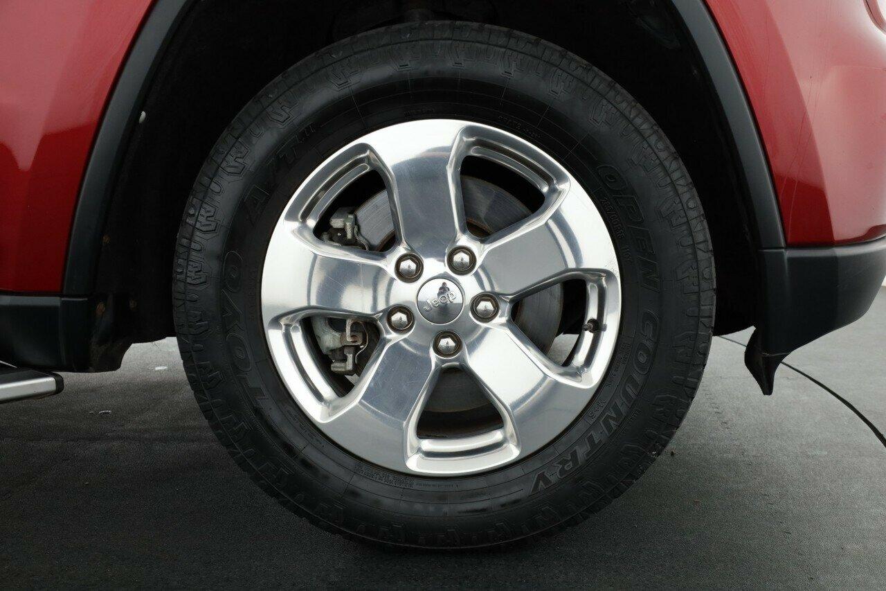 Jeep Grand Cherokee image 4