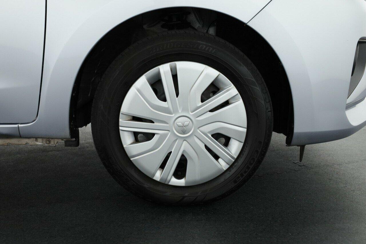 Mitsubishi Mirage image 4