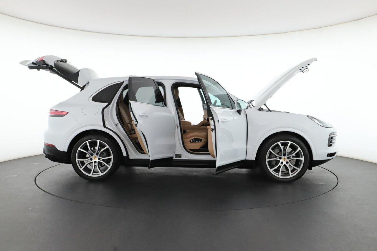 Porsche Cayenne image 2