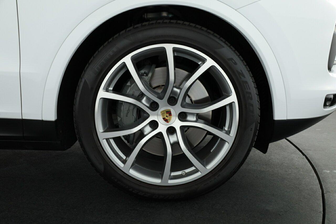 Porsche Cayenne image 4