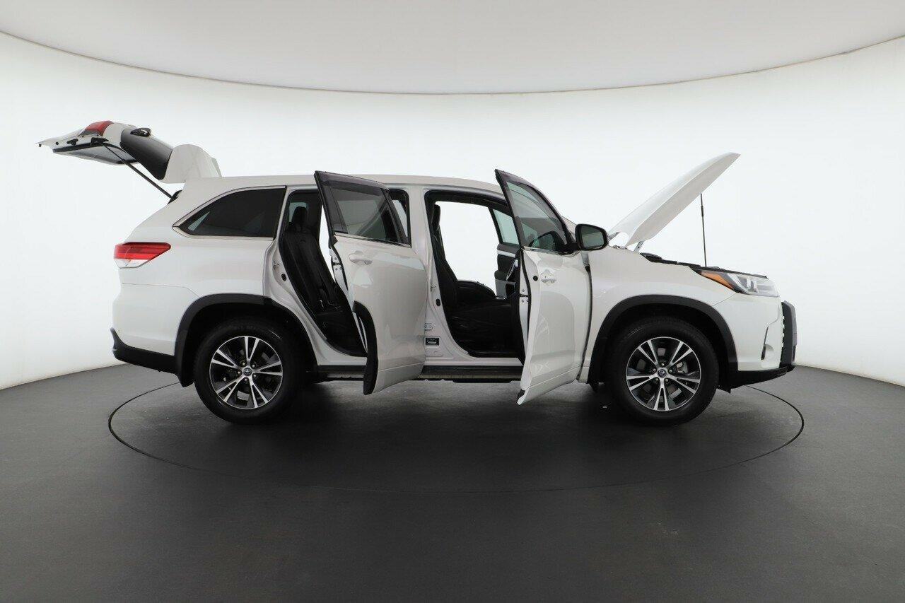 Toyota Kluger image 3