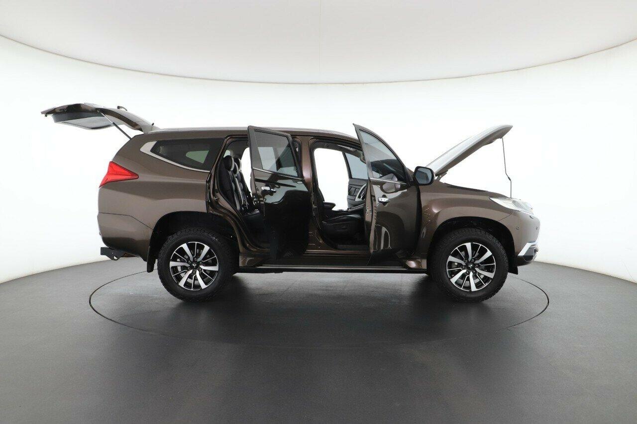 Mitsubishi Pajero Sport image 3