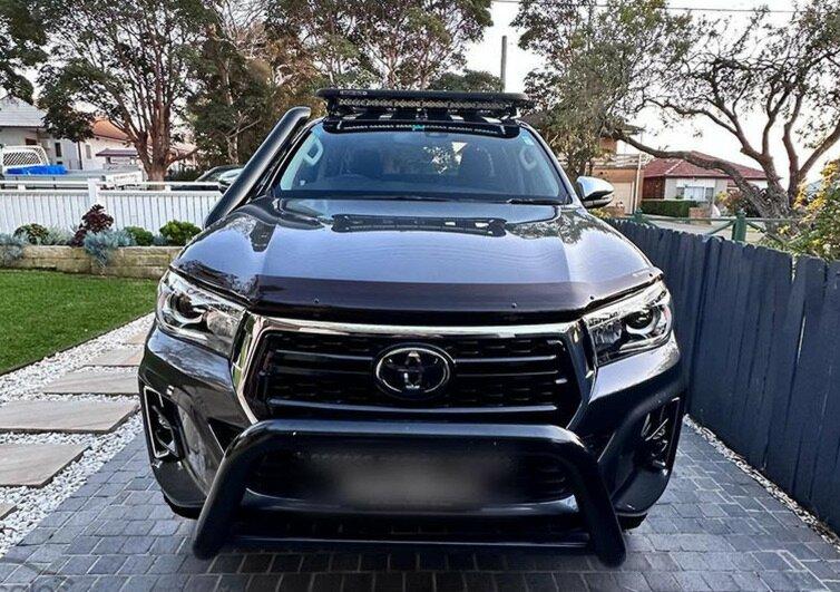 Toyota Hilux image 2