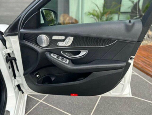 Mercedes Benz C-class image 2