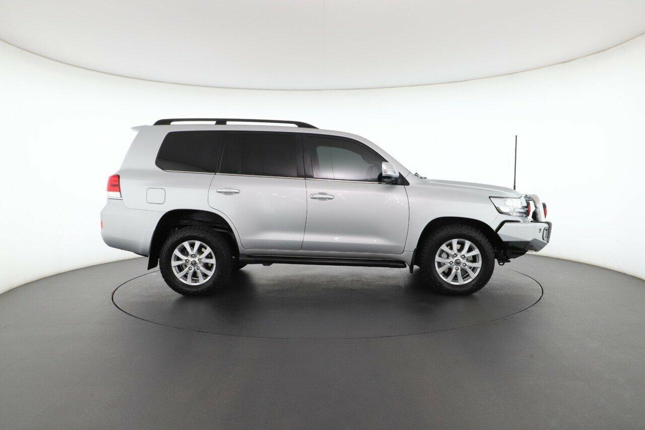 Toyota Landcruiser image 3