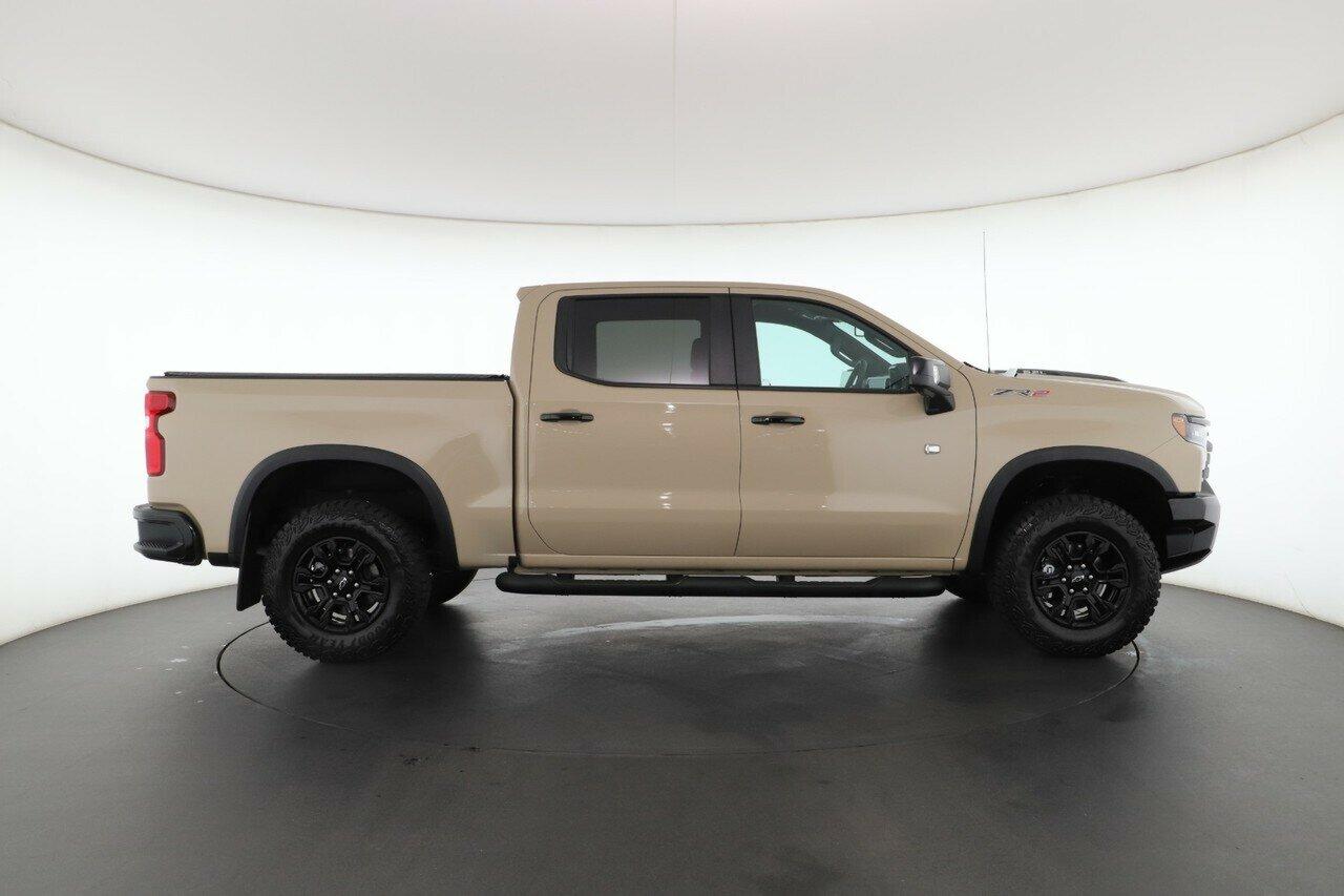 Chevrolet Silverado image 2