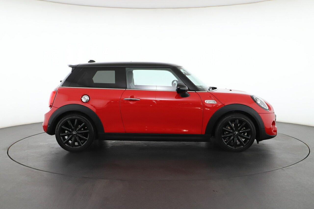 Mini Hatch image 2