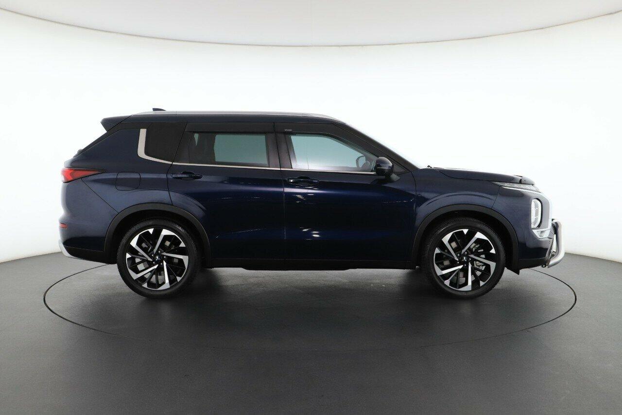 Mitsubishi Outlander image 3