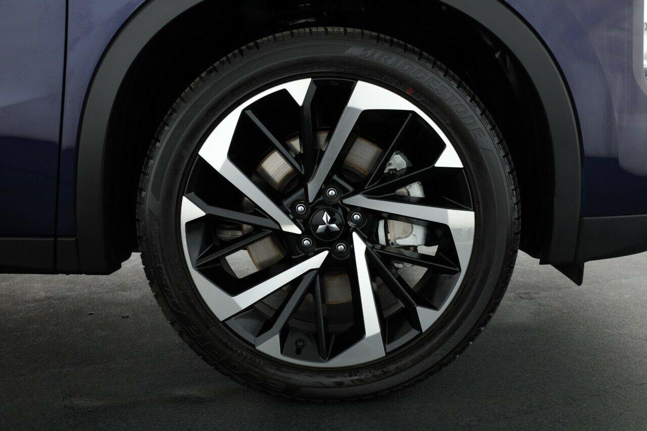 Mitsubishi Outlander image 4