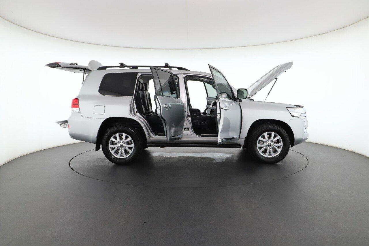 Toyota Landcruiser image 2