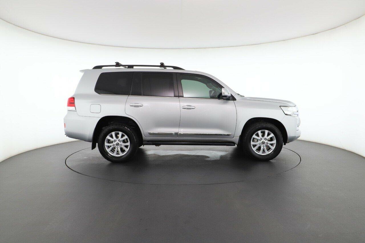 Toyota Landcruiser image 3