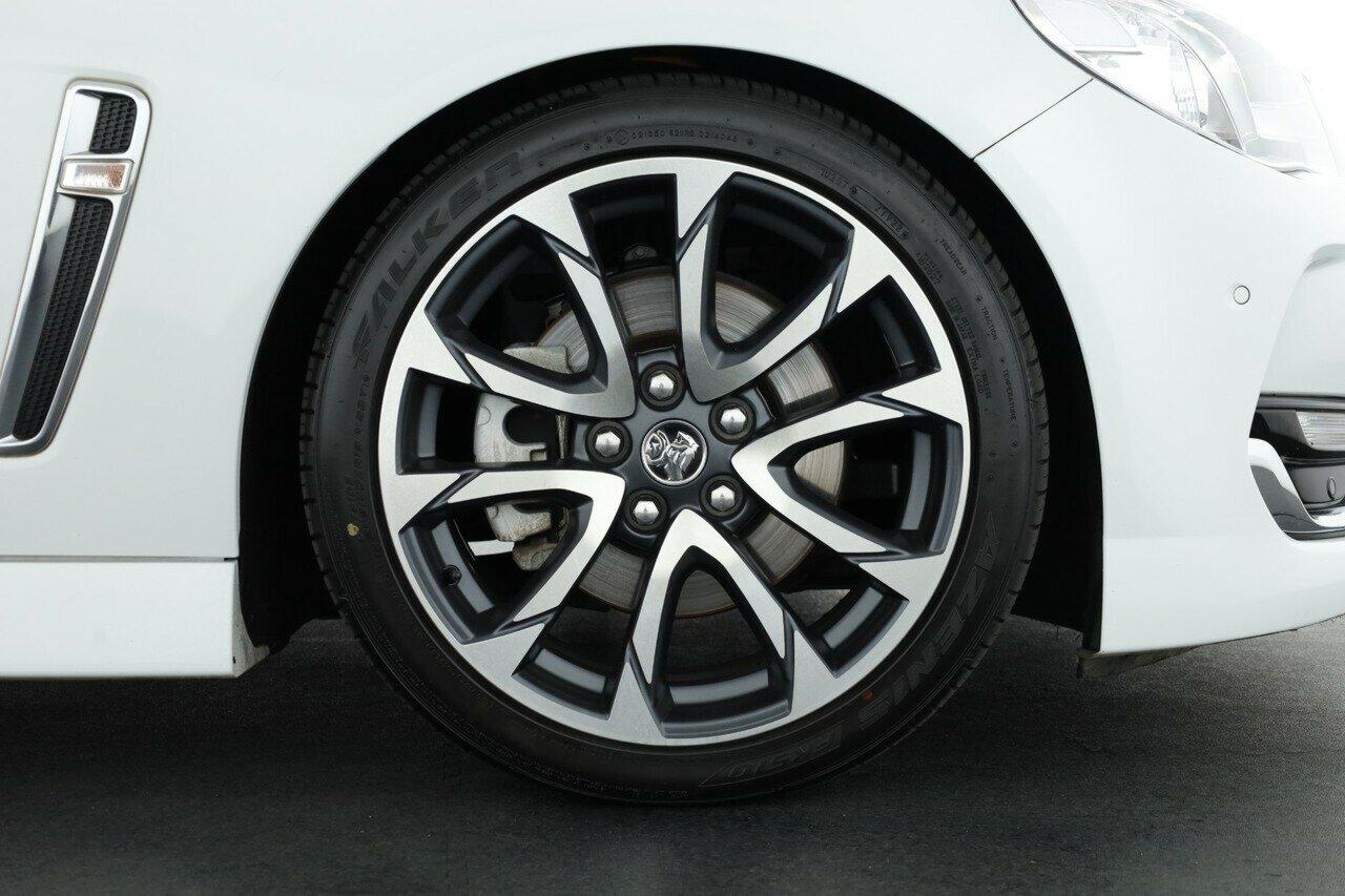 Holden Commodore image 3