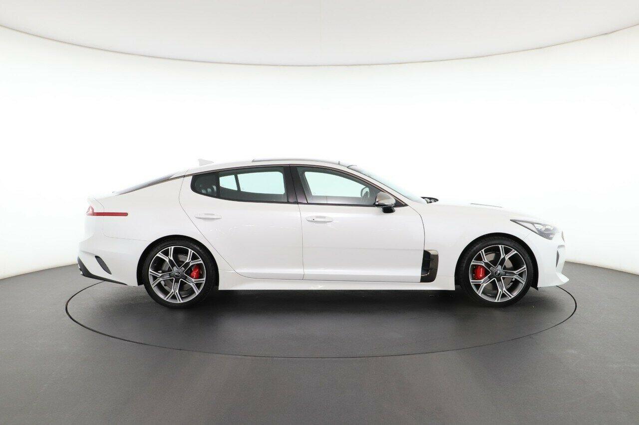 Kia Stinger image 2