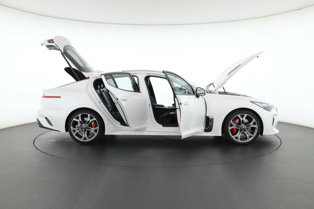 Kia Stinger image 3