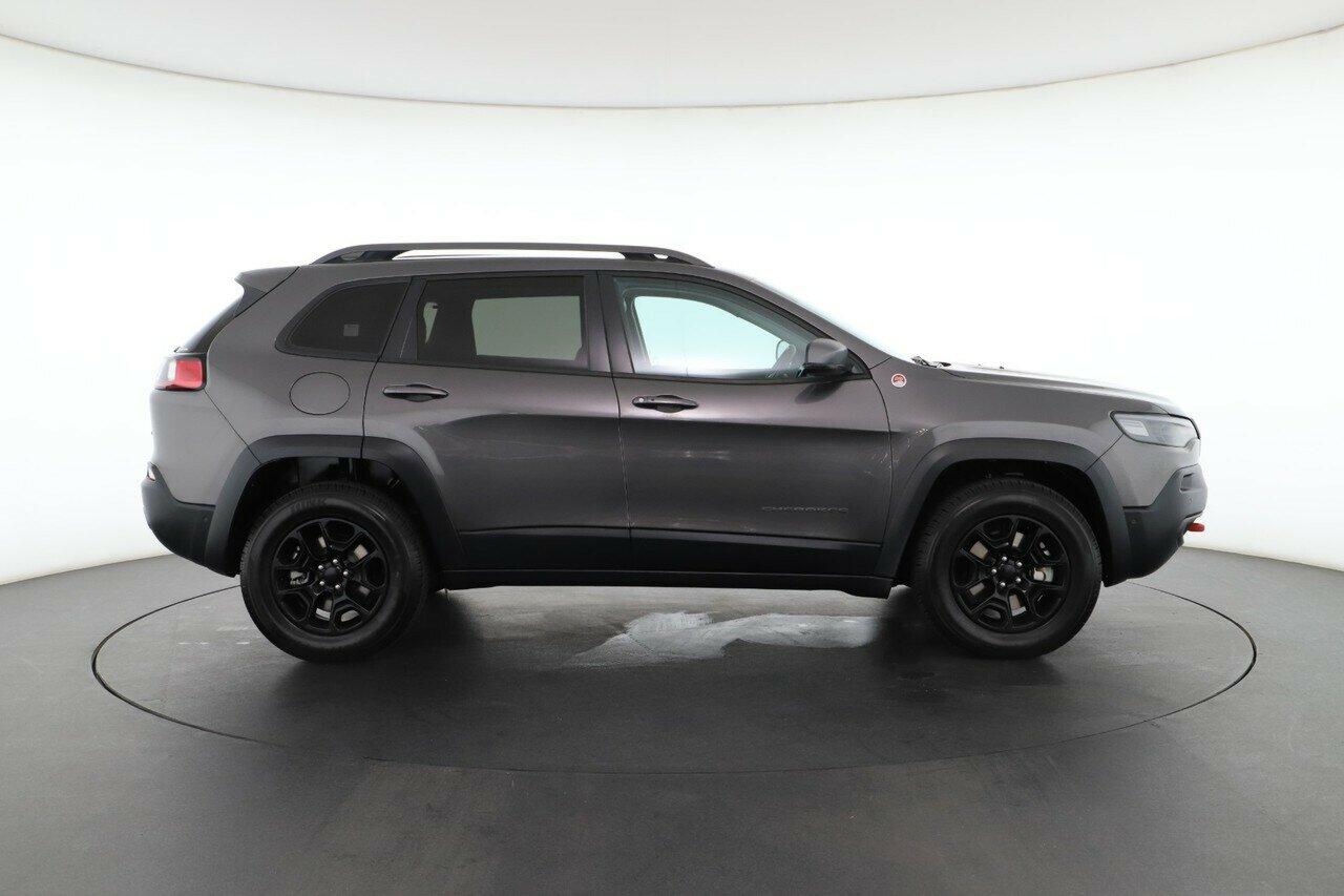 Jeep Cherokee image 2