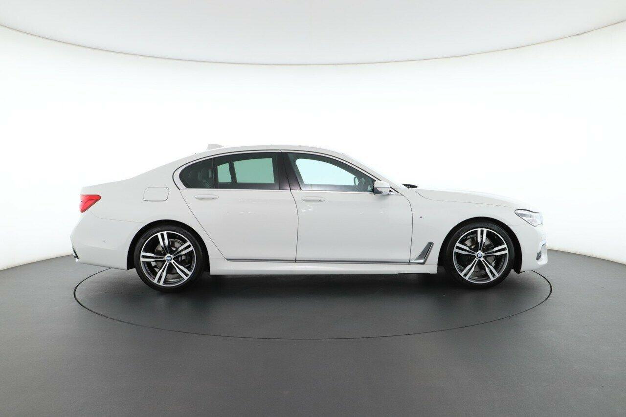 BMW 7 Series image 2