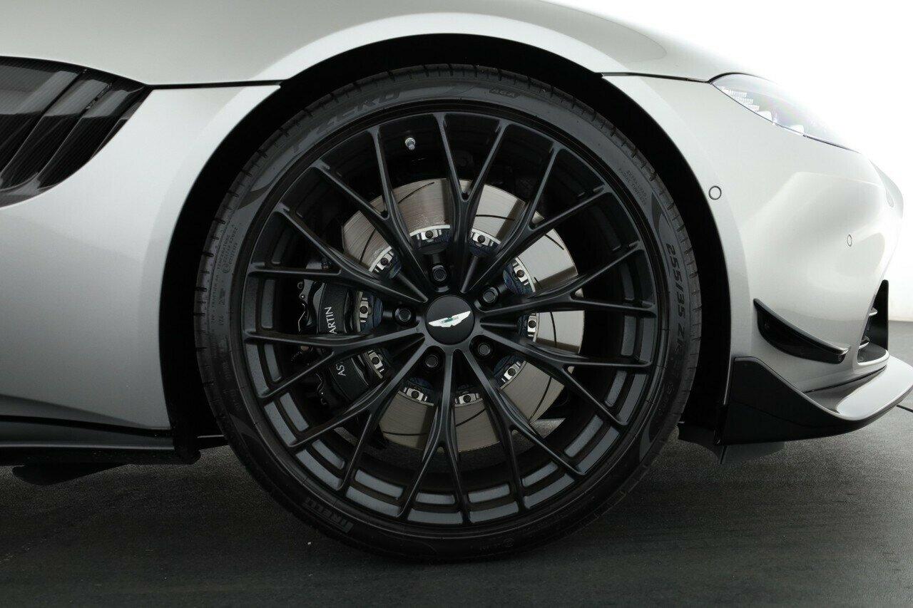 Aston Martin Vantage image 4