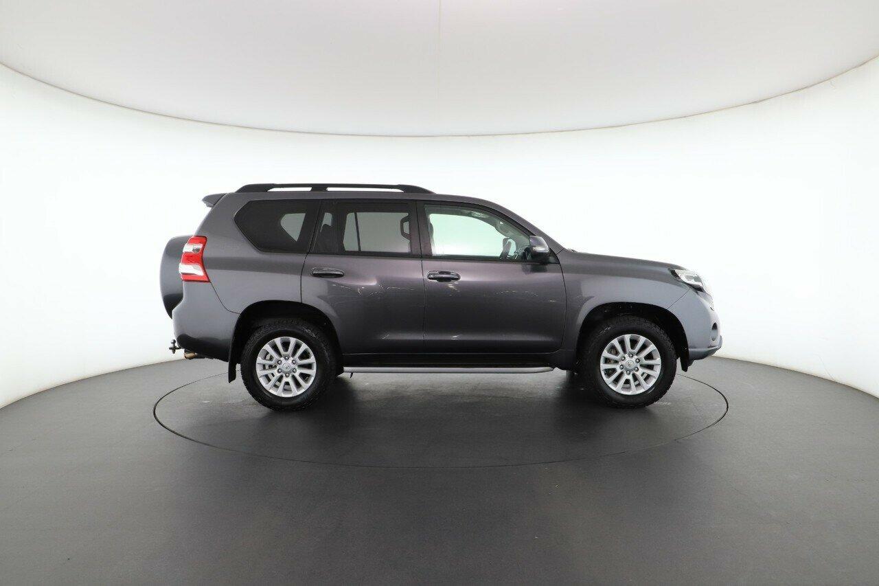 Toyota Landcruiser Prado image 2