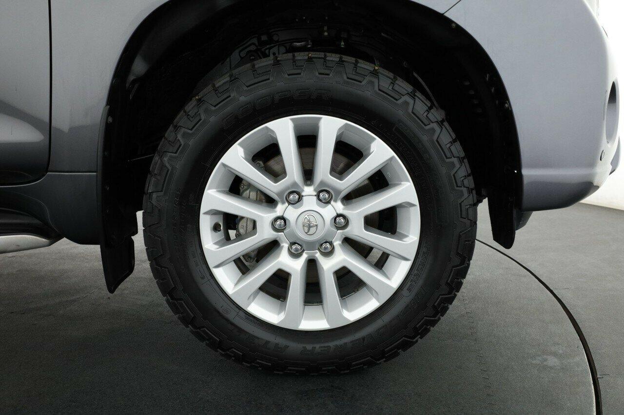 Toyota Landcruiser Prado image 4