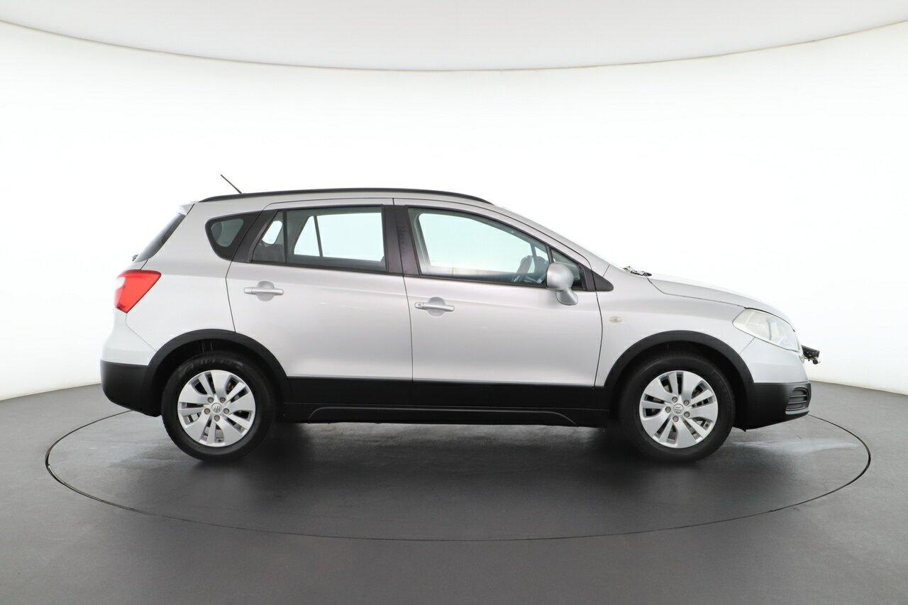 Suzuki S-cross image 2