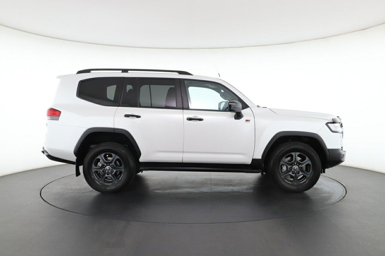 Toyota Landcruiser image 2